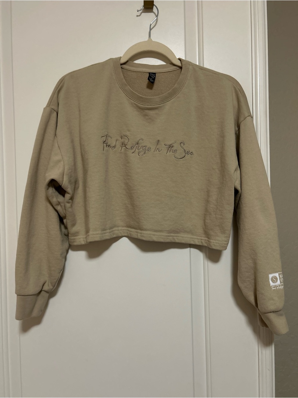 🏄🏽♀️🌴☀️Salty Crew ‘Find Refunge in the Sea’ Cropped Crewneck Sweatshirt🏄🏽♀️☀️🌴